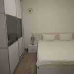 חדר השינה בסויטת לוטוס בחיפה
